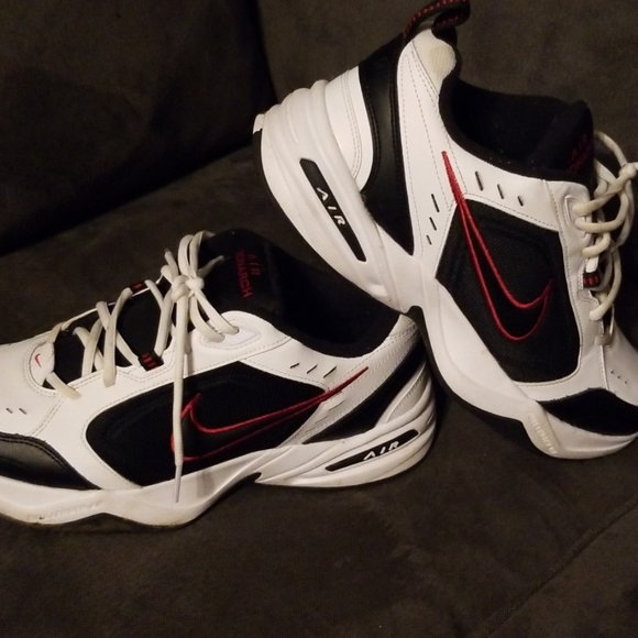 nike air monarch iv foot locker
